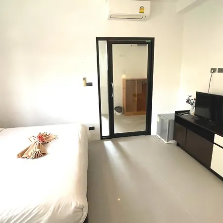 Rockstar Beach Apartments Bang Rak Beach  Exterior photo