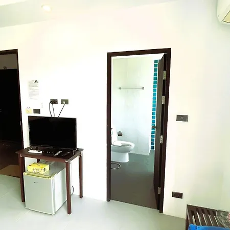 Rockstar Beach Apartments Bang Rak Beach  Exterior photo